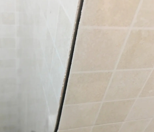 卫东瓷砖空鼓维修公司分享阳台瓷砖脱落的修复过程可以分为以下几个步骤